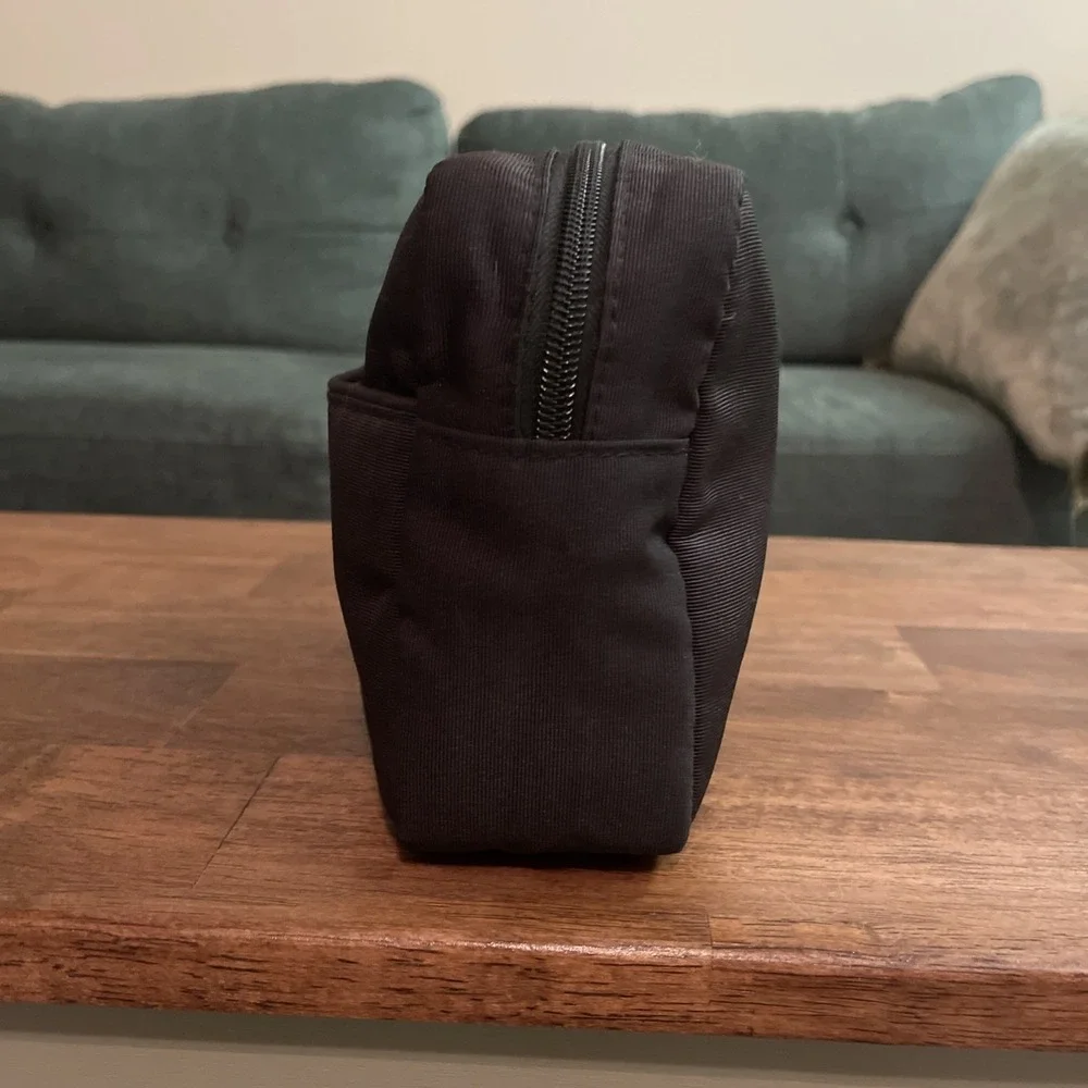 Gucci Beauty Unisex Medium Pouch Bag‎ Black Zipper Closure Toiletry Men Travel